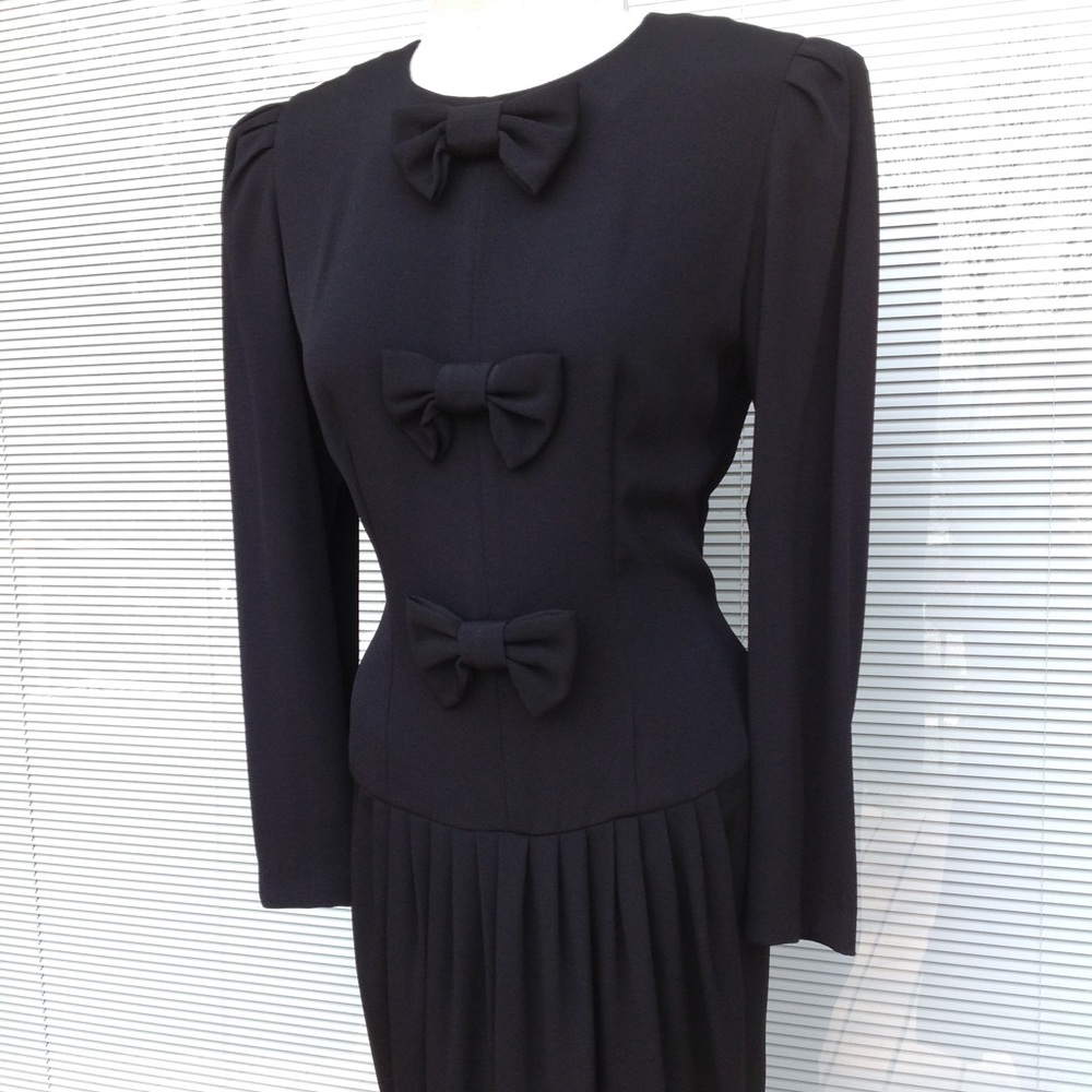Vintage long sleeves bow front dress Euc